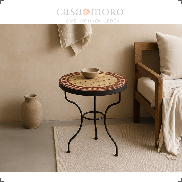 Onderhoudsvriendelijke bijzettafel met een doorzichtig gelakt frame dat tegen vorst kan worden beschermd