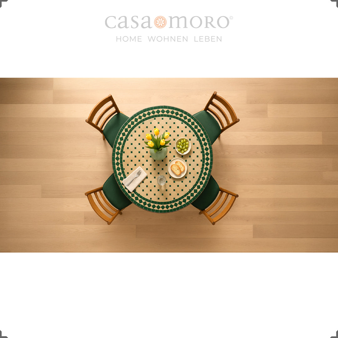 Großer Esstisch mit mediterranem Flair