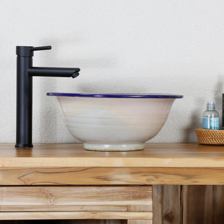 Lavabo en céramique bleu et blanc