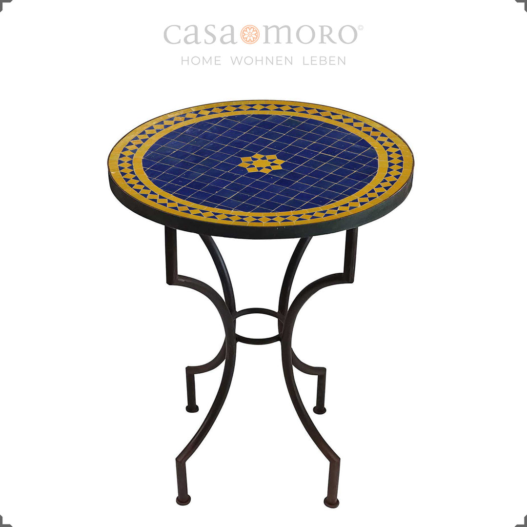 Mozaïektafel als eettafel voor twee met een stervormig zelligepatroon in blauw en geel