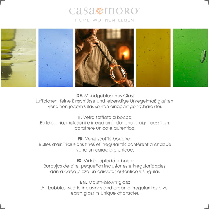 Blauwe glazen gevuld met gelaagd dessert - ook te gebruiken als longdrinkglaasjes