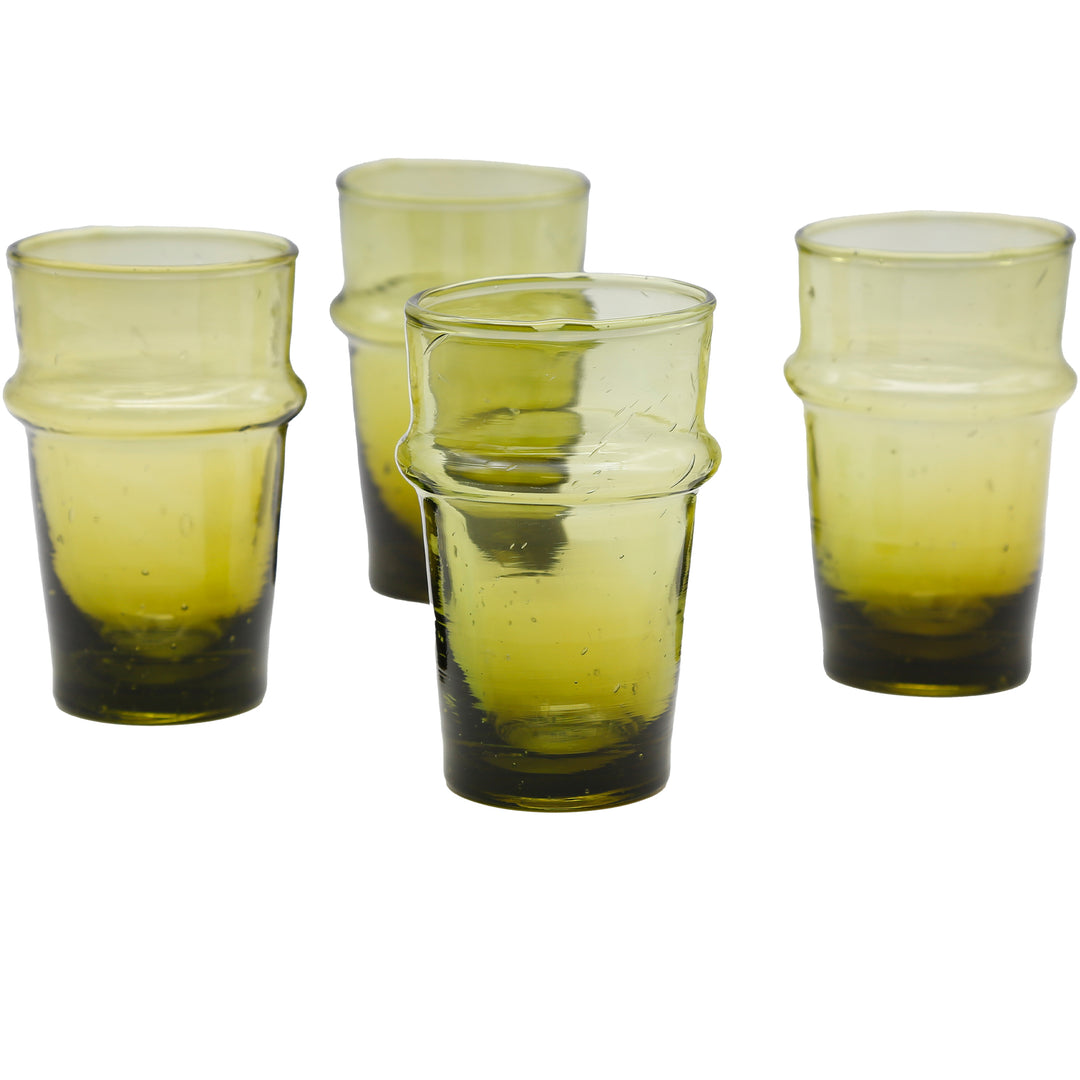 Honigbraune Dessertgläser mit festlichen Schichtdesserts – vielseitig & stilvoll serviert 