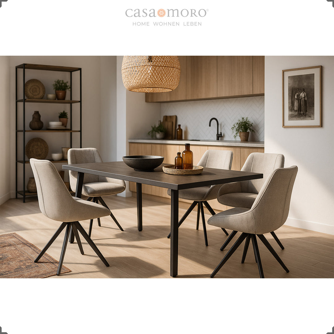 Ensemble de 6 chaises de salle à manger pivotantes gris clair avec structure en métal noir à la table à manger - coin repas moderne avec des accents de bois et de rotin dans une ambiance de vie chaleureuse 
