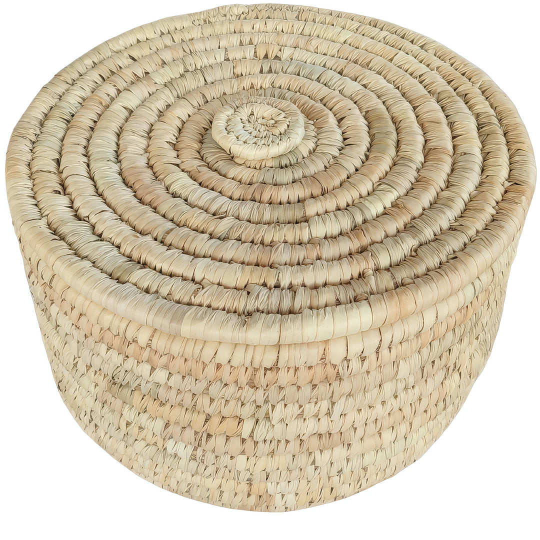 Panier rond tressé en feuilles de palmier, d'une capacité de 15 litres, doté d'un couvercle fermé et d'un motif tressé en spirale.