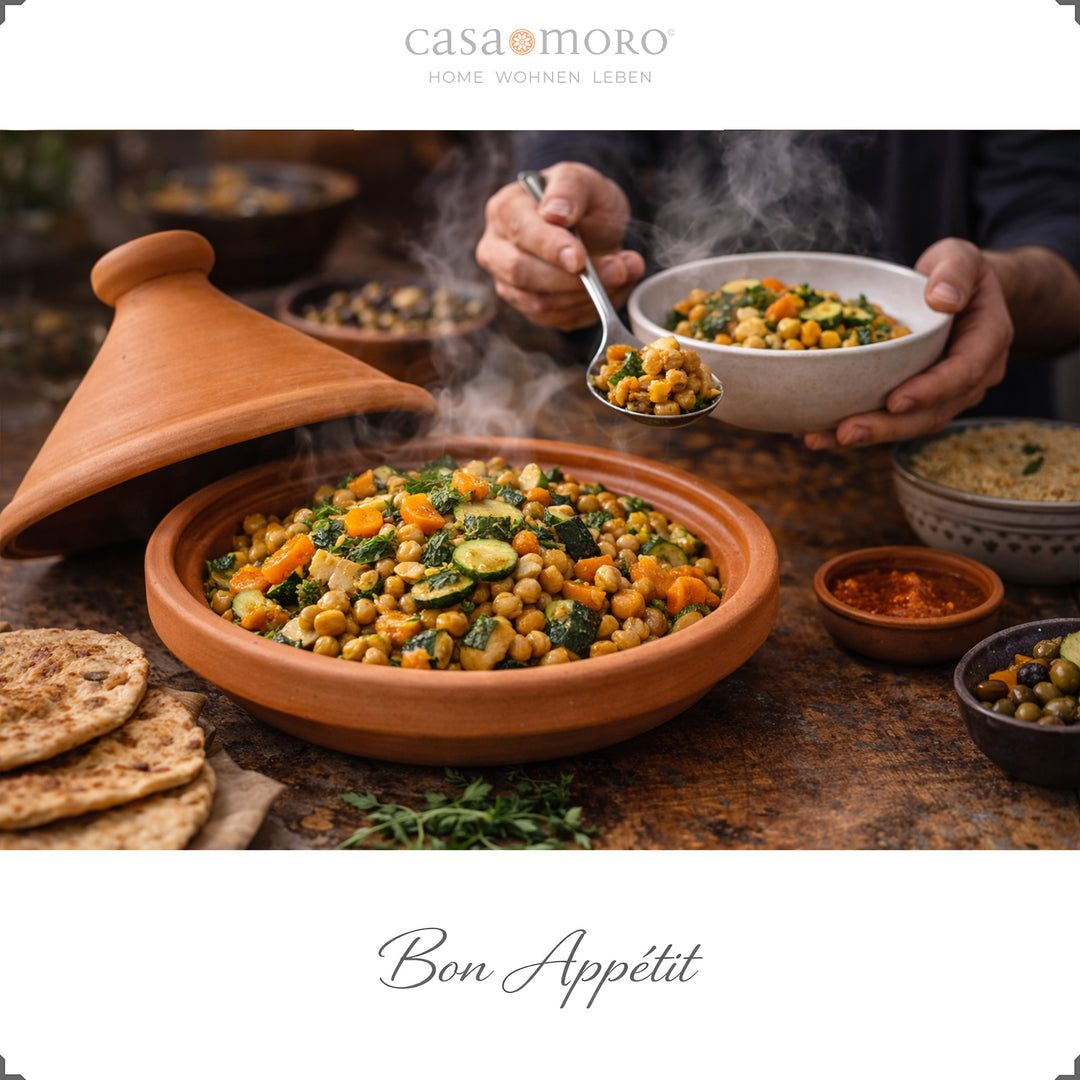 Ongeglazuurd Tajine uit Marokko 30 cm met vegetarisch recept en aromatische kruiden