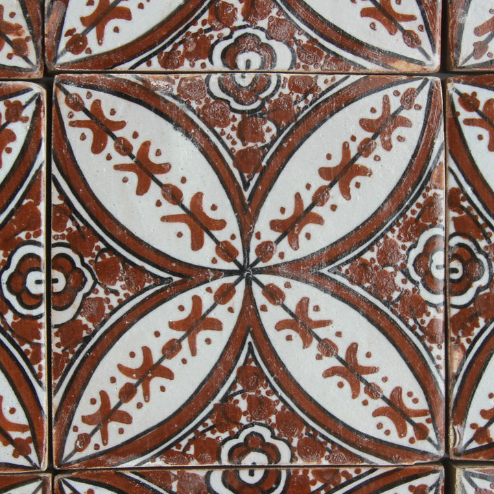 Handbeschilderde tegel – Mediterraan landhuiskeramiek