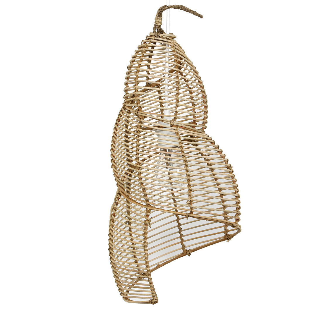 Lampe en rotin incurvée et tissée à la main avec un tissage ouvert et une forme organique