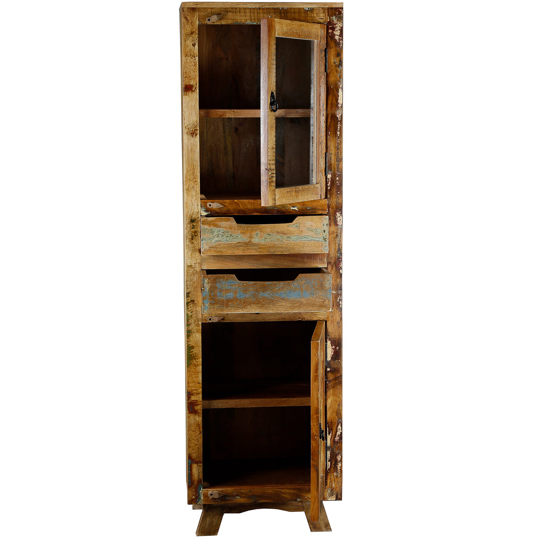 Armoire haute en bois de récupération et bois massif avec tiroir et portes de style vintage, placée dans la cuisine