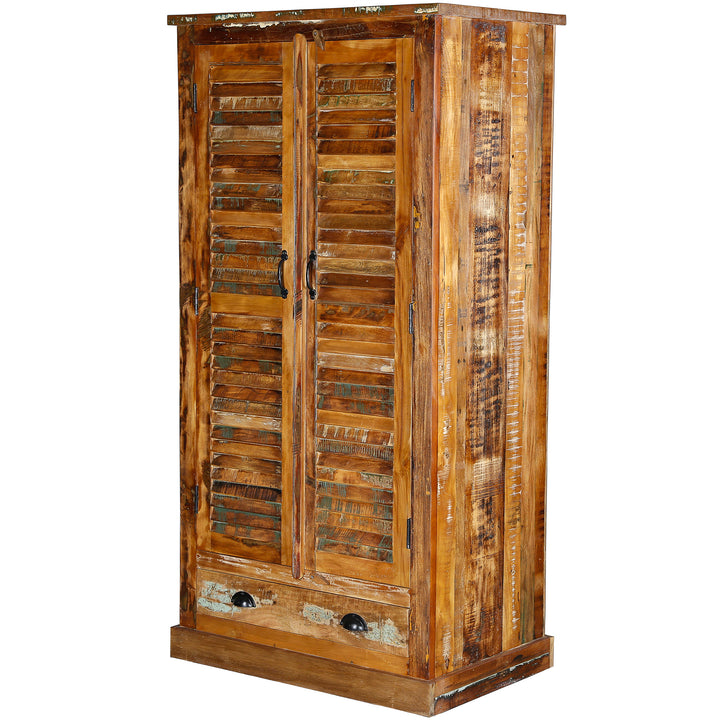Kast van massief hout en teruggewonnen hout in vintage-stijl, vrijstaand weergegeven