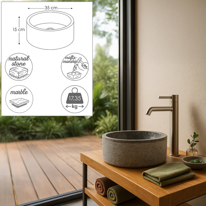 Vasque à poser ronde en pierre avec croquis dimensionnels et symboles de matériaux, disposée sur une console en bois dans une ambiance de salle de bain calme.