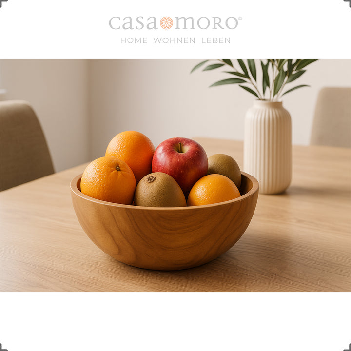 Houten schaal met fruit op tafel, ideaal als tafeldecoratie
