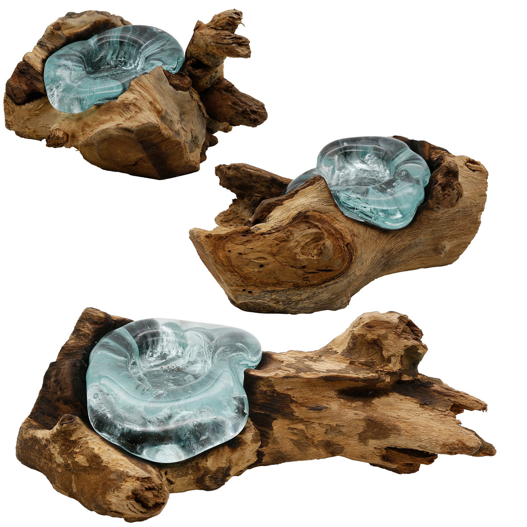 Drie varianten van de theelichthouder van glas en wortelhout, elk met een individuele vorm en handgemaakt karakter.