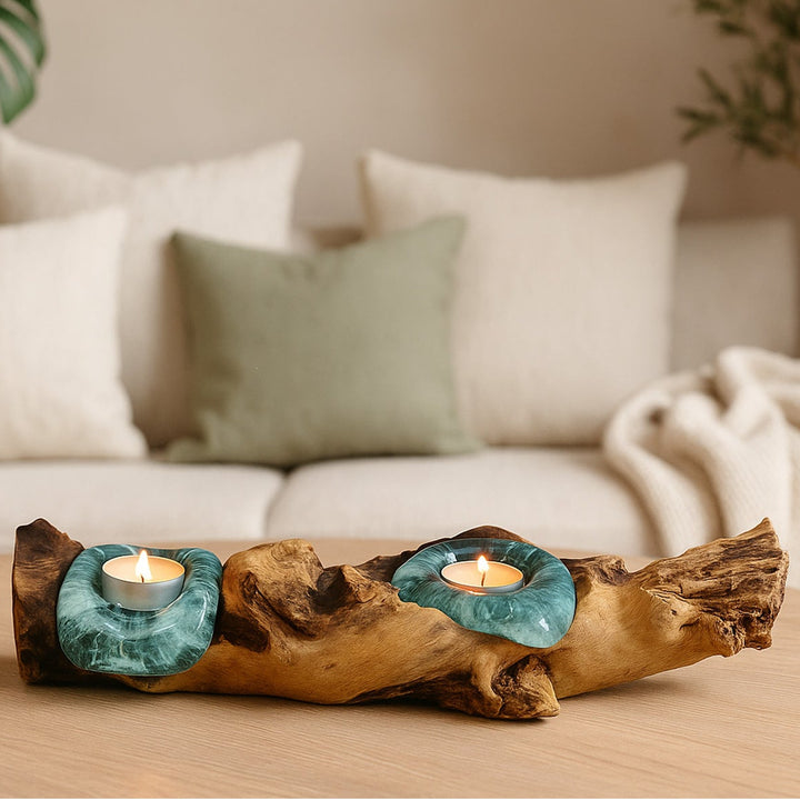 Theelichthouder van wortelhout met glazen inzetstukken