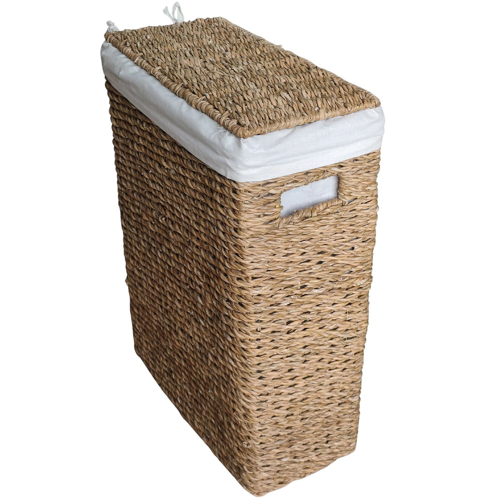 Panier à linge étroit d'une capacité de 45 litres, doté d'un couvercle tressé, d'un insert en tissu blanc et d'une poignée latérale.