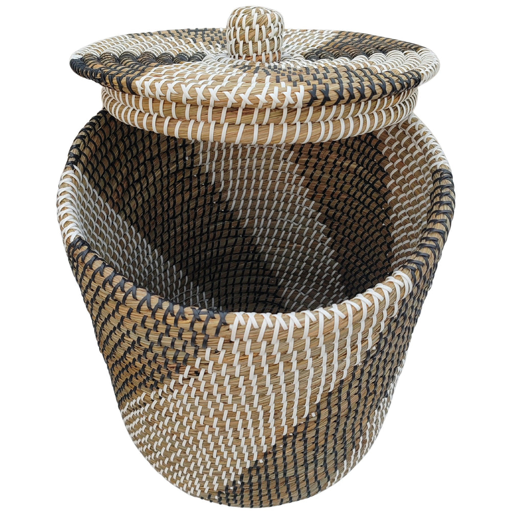 Panier à linge en algues marines d'une capacité d'environ 40 litres, avec un couvercle relevé et un intérieur visible.