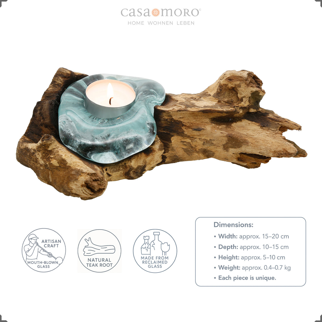 Theelichthouder van glas op wortelhout met afmetingen, handgemaakt uniek stuk van natuurlijk teakhout en mondgeblazen glas.